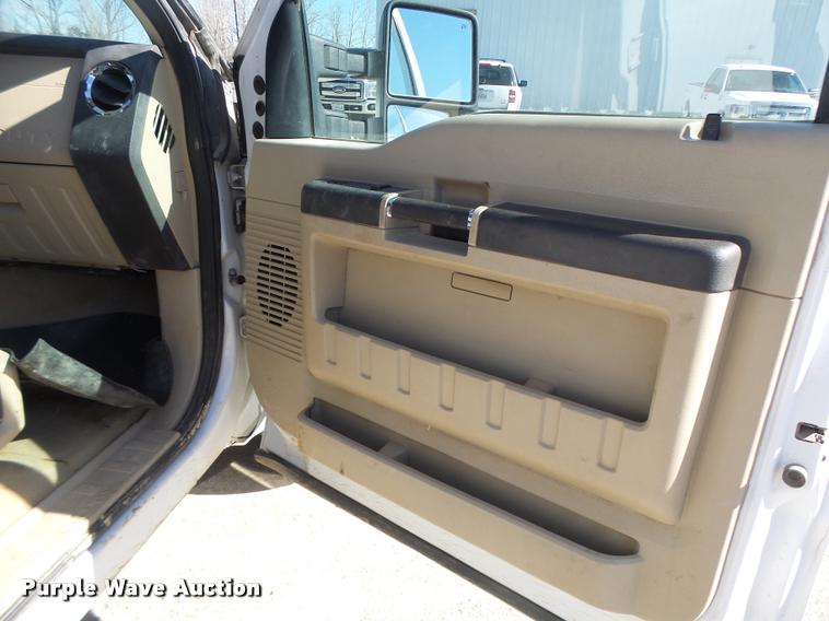 image for item DA3445 2010 Ford F350 Super Duty Crew Cab flatbed pickup truck