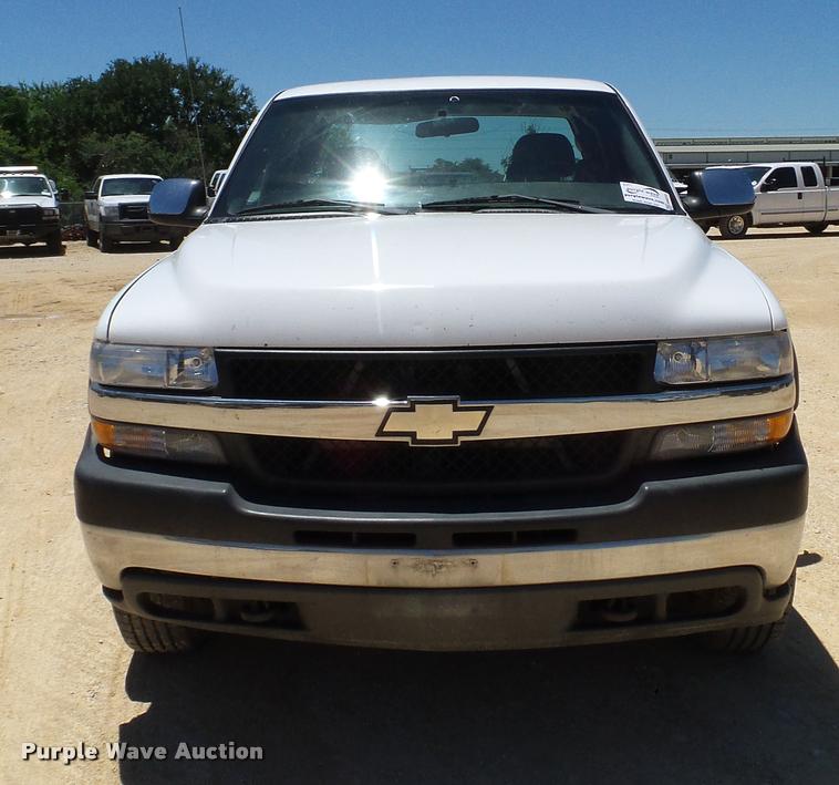 image for item DA6223 2002 Chevrolet Silverado 2500HD Ext. Cab pickup truck