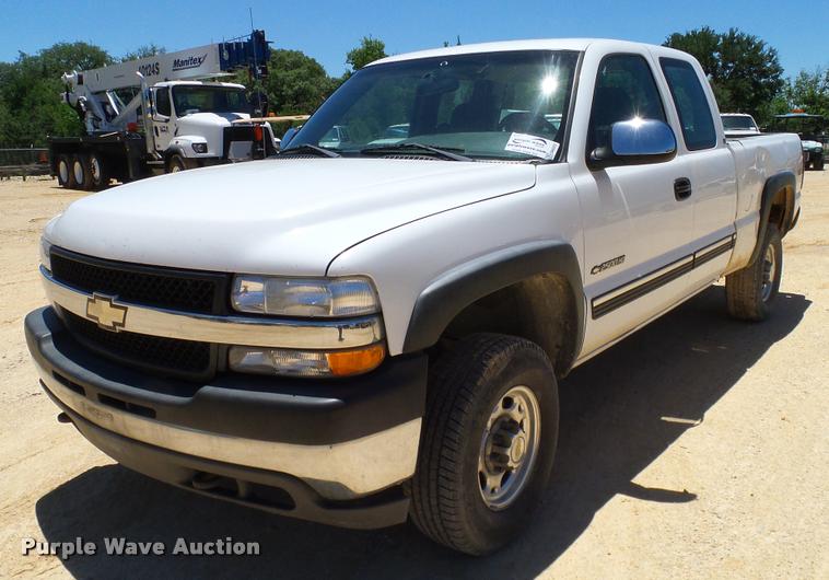 image for item DA6223 2002 Chevrolet Silverado 2500HD Ext. Cab pickup truck