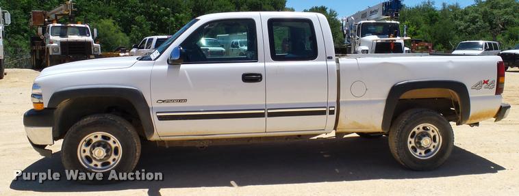 image for item DA6223 2002 Chevrolet Silverado 2500HD Ext. Cab pickup truck