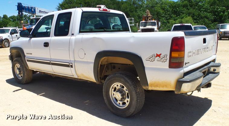 image for item DA6223 2002 Chevrolet Silverado 2500HD Ext. Cab pickup truck