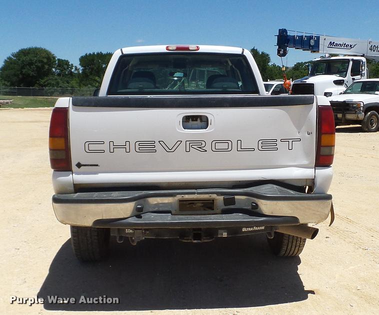 image for item DA6223 2002 Chevrolet Silverado 2500HD Ext. Cab pickup truck