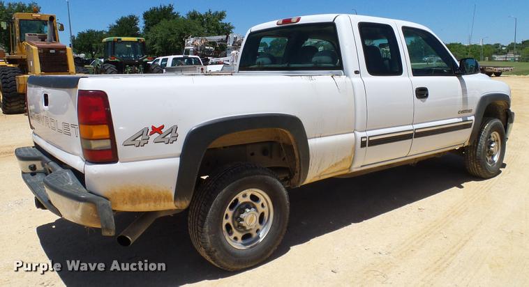 image for item DA6223 2002 Chevrolet Silverado 2500HD Ext. Cab pickup truck