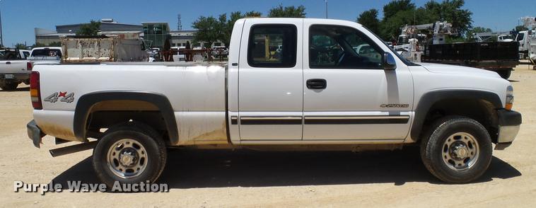 image for item DA6223 2002 Chevrolet Silverado 2500HD Ext. Cab pickup truck