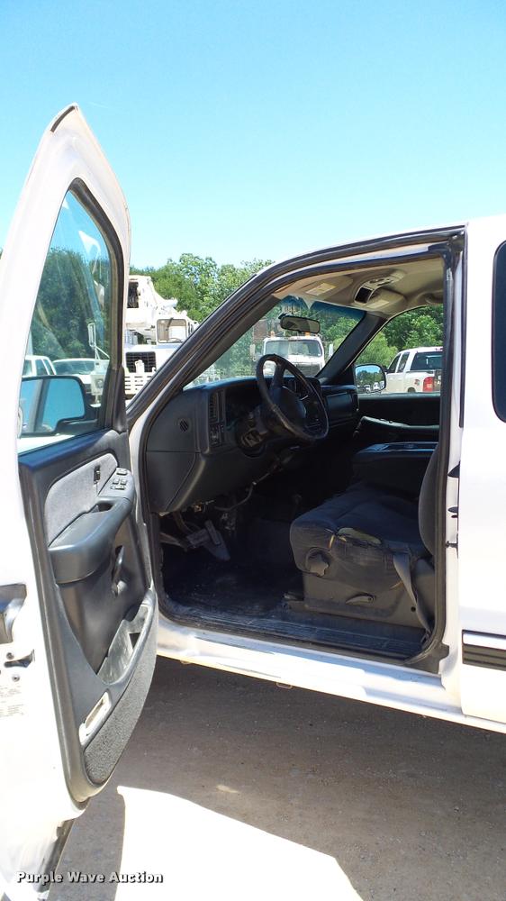 image for item DA6223 2002 Chevrolet Silverado 2500HD Ext. Cab pickup truck