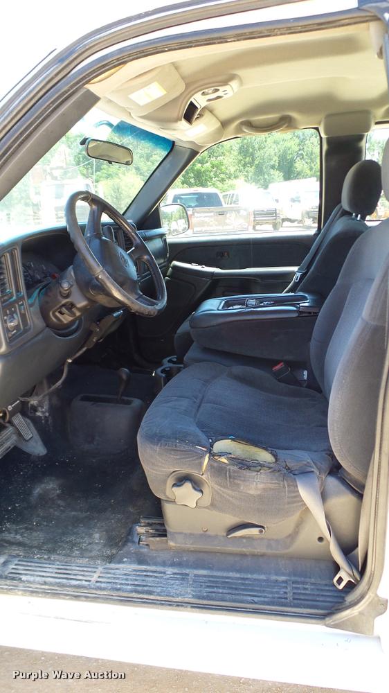 image for item DA6223 2002 Chevrolet Silverado 2500HD Ext. Cab pickup truck