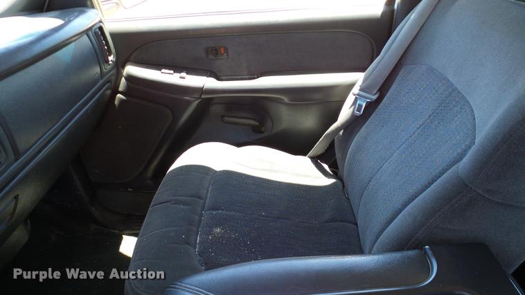 image for item DA6223 2002 Chevrolet Silverado 2500HD Ext. Cab pickup truck