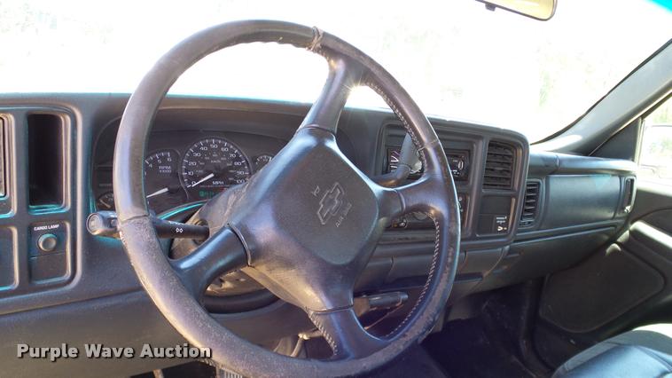 image for item DA6223 2002 Chevrolet Silverado 2500HD Ext. Cab pickup truck