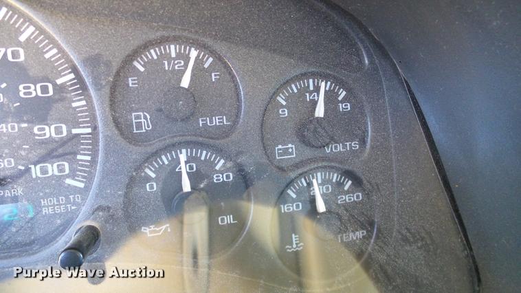 image for item DA6223 2002 Chevrolet Silverado 2500HD Ext. Cab pickup truck