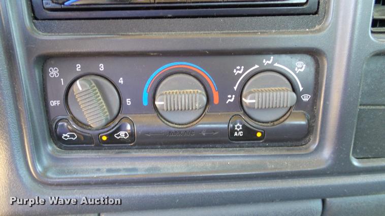 image for item DA6223 2002 Chevrolet Silverado 2500HD Ext. Cab pickup truck