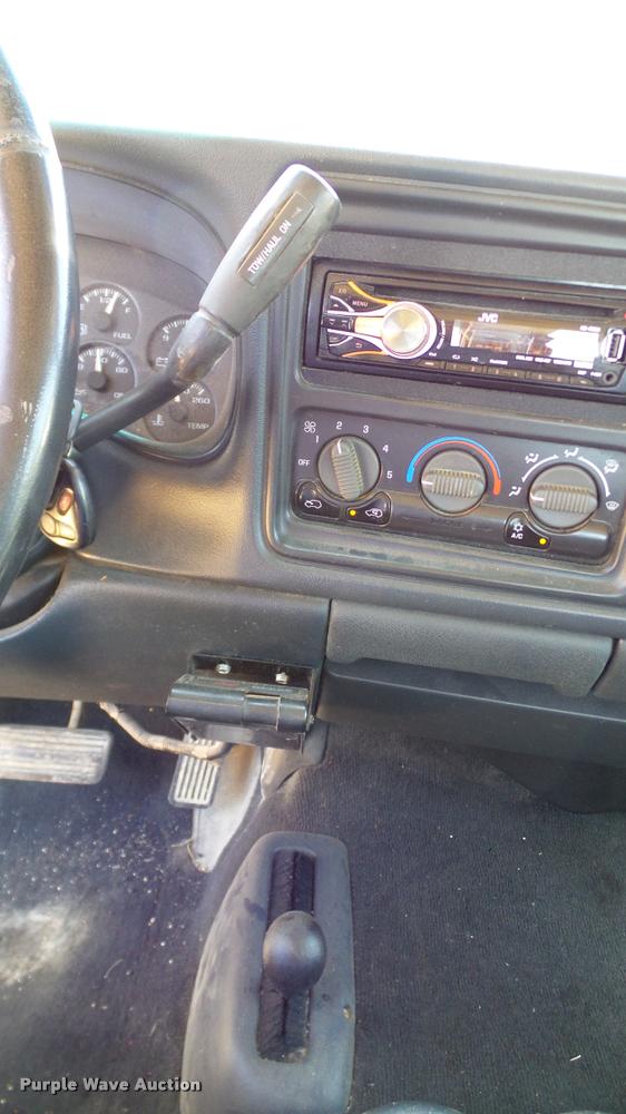 image for item DA6223 2002 Chevrolet Silverado 2500HD Ext. Cab pickup truck