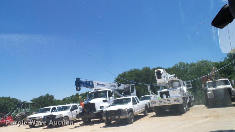 image for item DA6223 2002 Chevrolet Silverado 2500HD Ext. Cab pickup truck