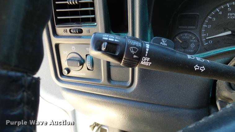 image for item DA6223 2002 Chevrolet Silverado 2500HD Ext. Cab pickup truck