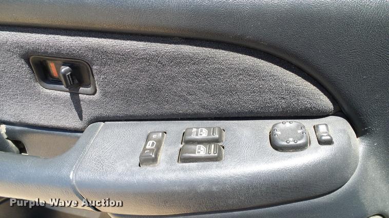 image for item DA6223 2002 Chevrolet Silverado 2500HD Ext. Cab pickup truck