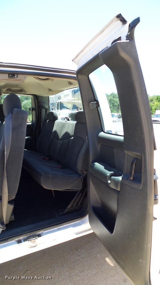 image for item DA6223 2002 Chevrolet Silverado 2500HD Ext. Cab pickup truck