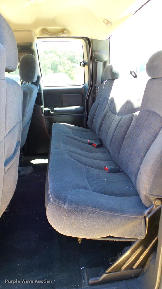 image for item DA6223 2002 Chevrolet Silverado 2500HD Ext. Cab pickup truck