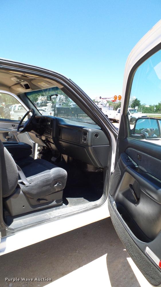 image for item DA6223 2002 Chevrolet Silverado 2500HD Ext. Cab pickup truck