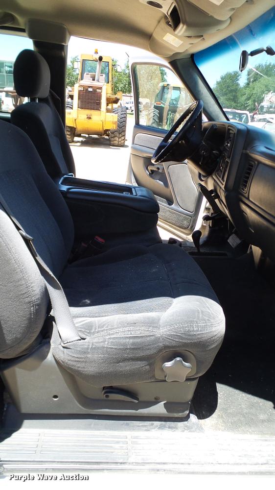 image for item DA6223 2002 Chevrolet Silverado 2500HD Ext. Cab pickup truck