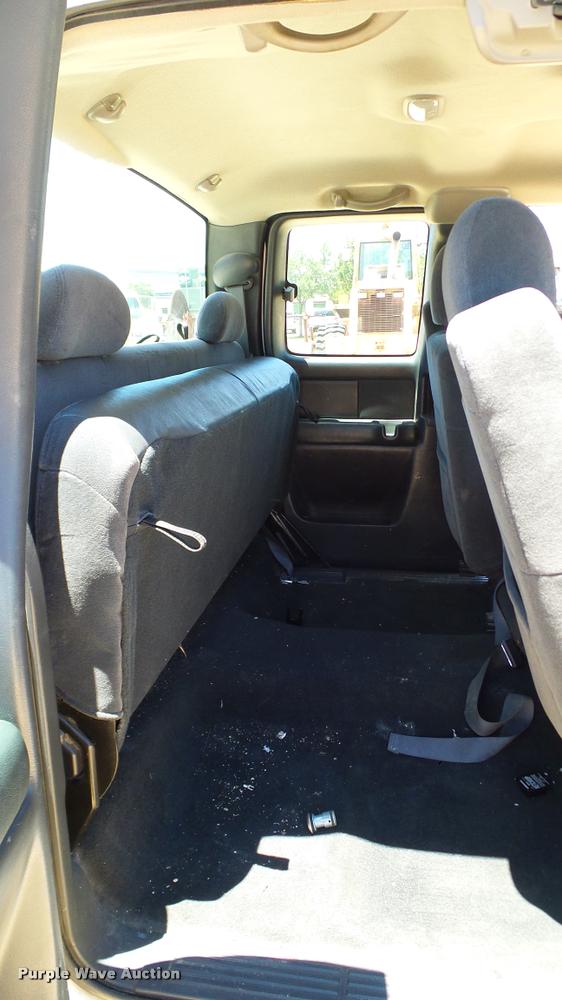 image for item DA6223 2002 Chevrolet Silverado 2500HD Ext. Cab pickup truck