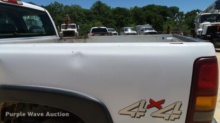 image for item DA6223 2002 Chevrolet Silverado 2500HD Ext. Cab pickup truck