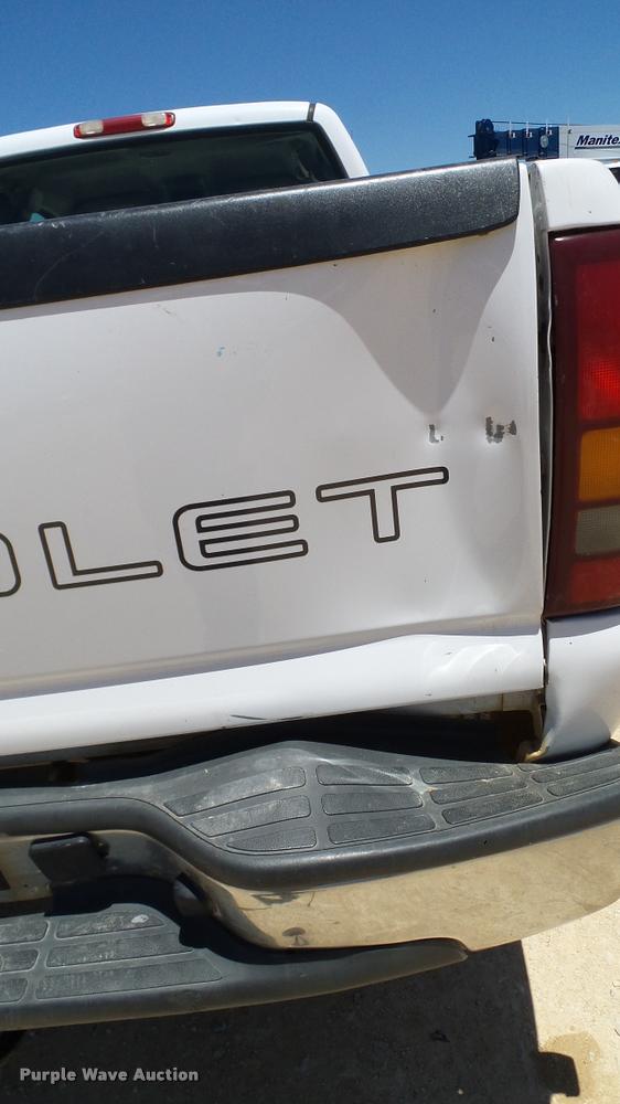 image for item DA6223 2002 Chevrolet Silverado 2500HD Ext. Cab pickup truck