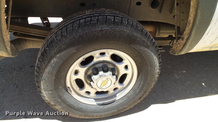 image for item DA6223 2002 Chevrolet Silverado 2500HD Ext. Cab pickup truck