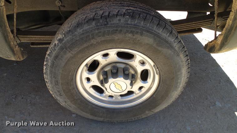 image for item DA6223 2002 Chevrolet Silverado 2500HD Ext. Cab pickup truck