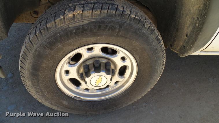 image for item DA6223 2002 Chevrolet Silverado 2500HD Ext. Cab pickup truck