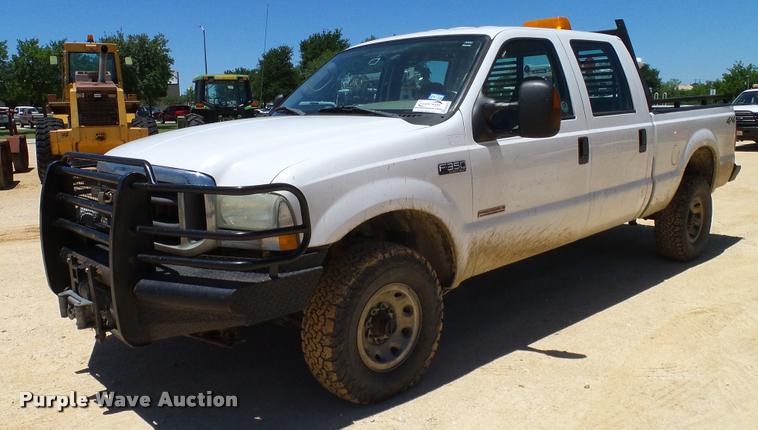image for item DA6225 2004 Ford F350 Super Duty Crew Cab pickup truck
