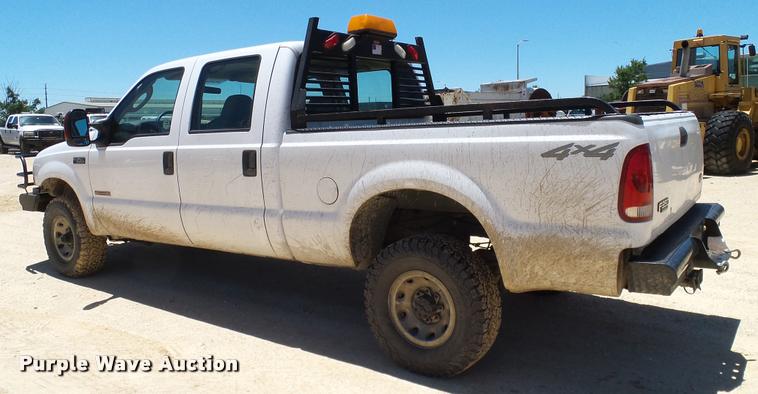 image for item DA6225 2004 Ford F350 Super Duty Crew Cab pickup truck