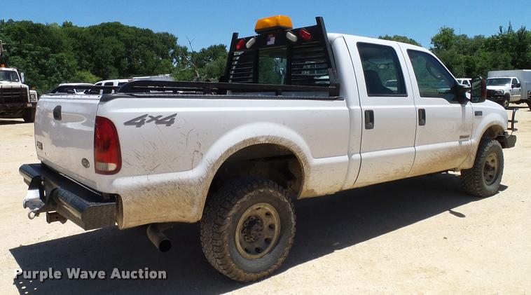 image for item DA6225 2004 Ford F350 Super Duty Crew Cab pickup truck
