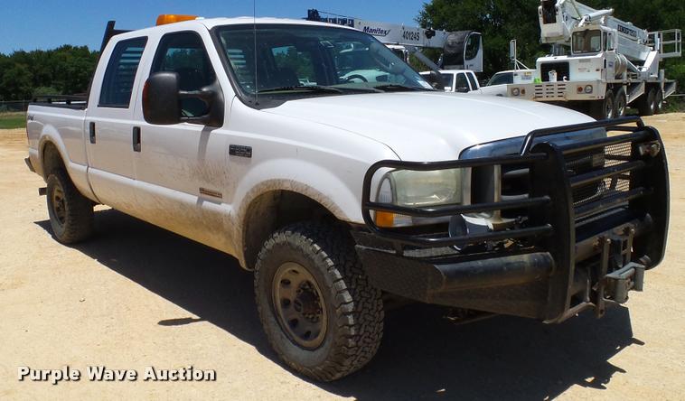 image for item DA6225 2004 Ford F350 Super Duty Crew Cab pickup truck