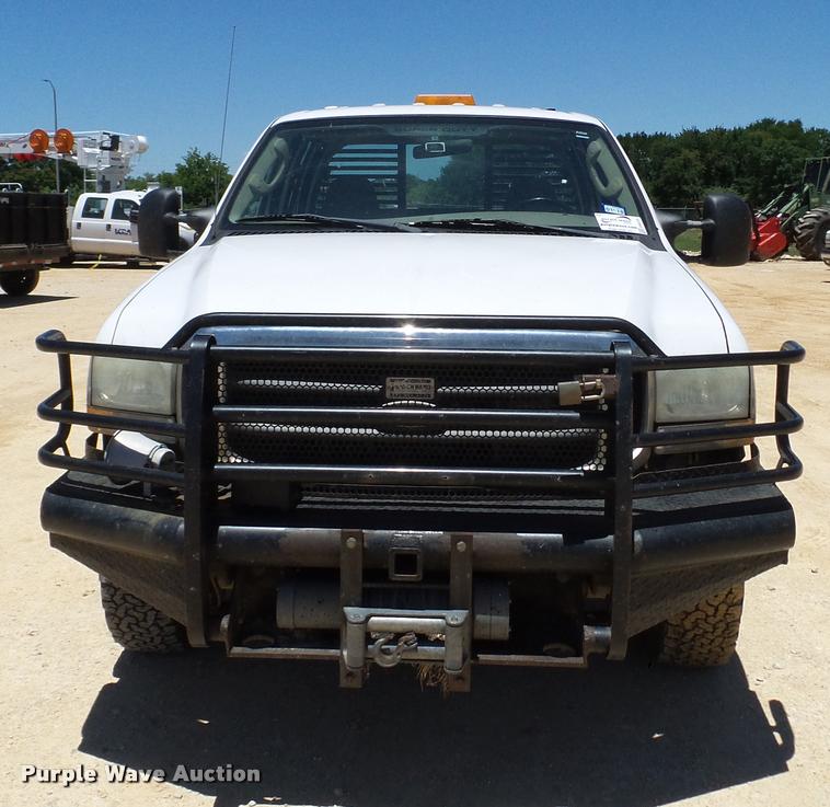 image for item DA6225 2004 Ford F350 Super Duty Crew Cab pickup truck