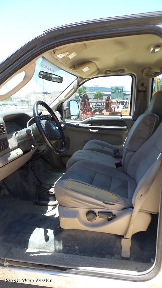 image for item DA6225 2004 Ford F350 Super Duty Crew Cab pickup truck