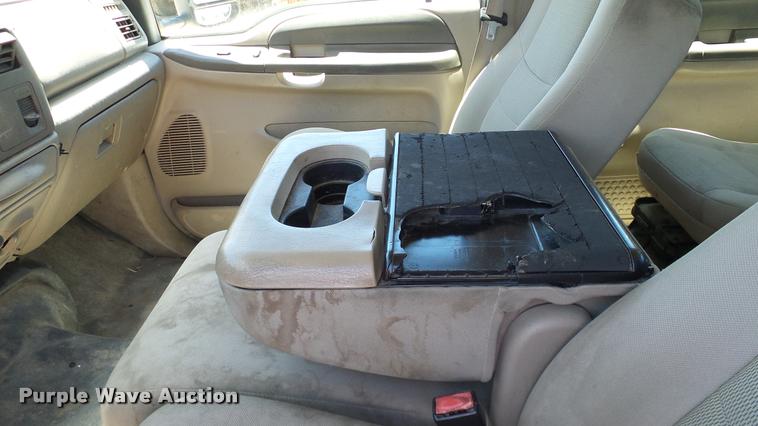 image for item DA6225 2004 Ford F350 Super Duty Crew Cab pickup truck