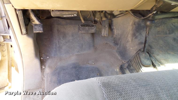 image for item DA6225 2004 Ford F350 Super Duty Crew Cab pickup truck