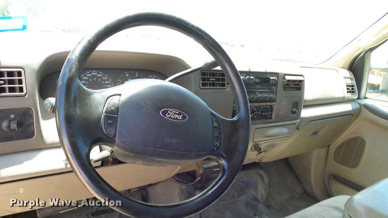 image for item DA6225 2004 Ford F350 Super Duty Crew Cab pickup truck