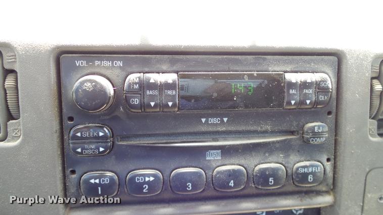 image for item DA6225 2004 Ford F350 Super Duty Crew Cab pickup truck