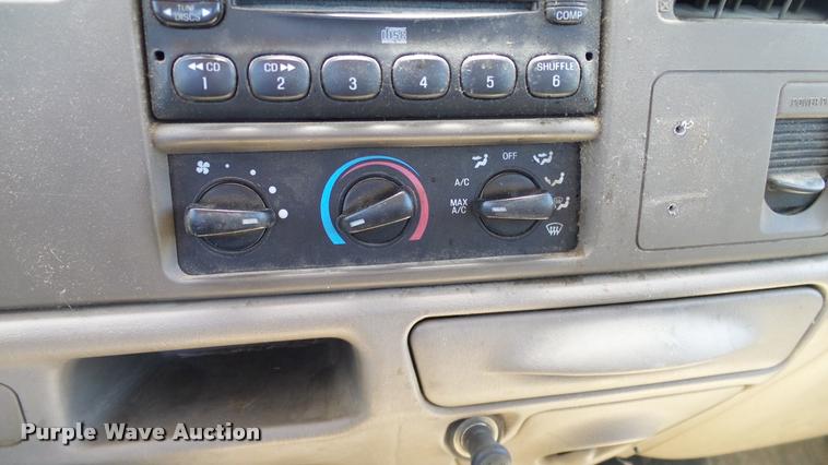 image for item DA6225 2004 Ford F350 Super Duty Crew Cab pickup truck