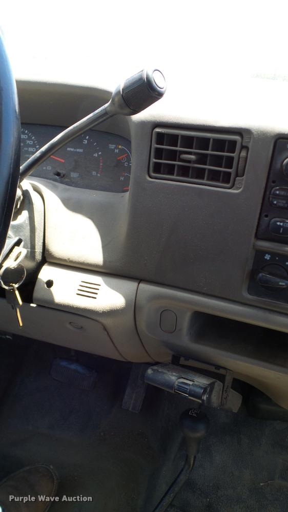 image for item DA6225 2004 Ford F350 Super Duty Crew Cab pickup truck