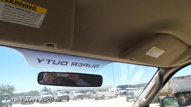 image for item DA6225 2004 Ford F350 Super Duty Crew Cab pickup truck