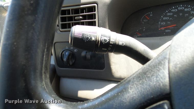 image for item DA6225 2004 Ford F350 Super Duty Crew Cab pickup truck