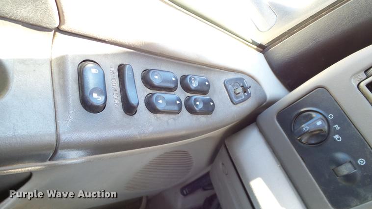 image for item DA6225 2004 Ford F350 Super Duty Crew Cab pickup truck