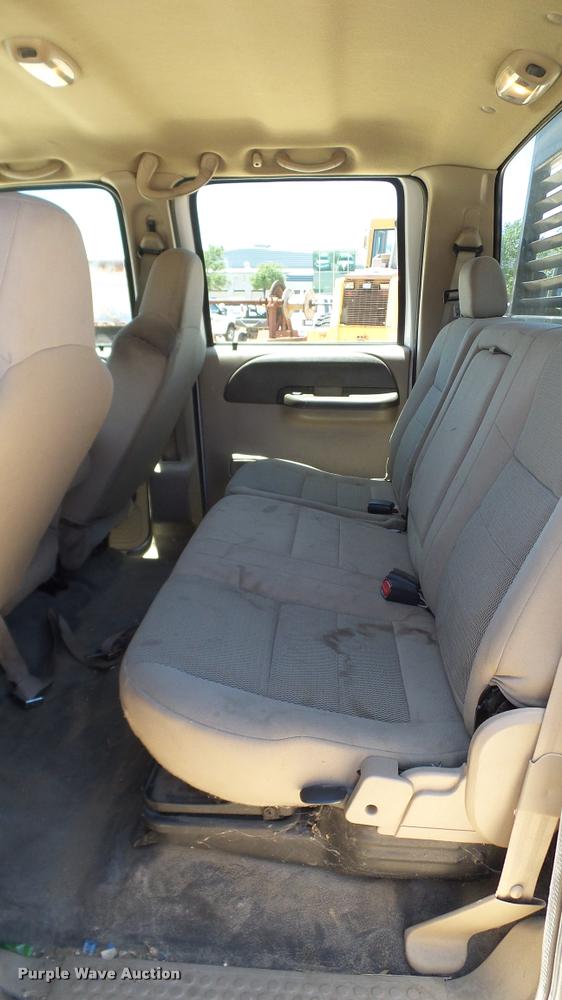 image for item DA6225 2004 Ford F350 Super Duty Crew Cab pickup truck
