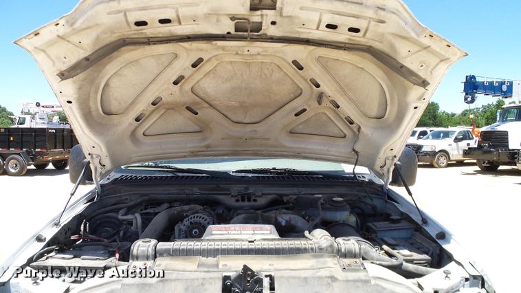 image for item DA6225 2004 Ford F350 Super Duty Crew Cab pickup truck