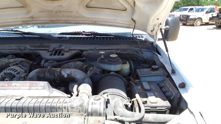 image for item DA6225 2004 Ford F350 Super Duty Crew Cab pickup truck