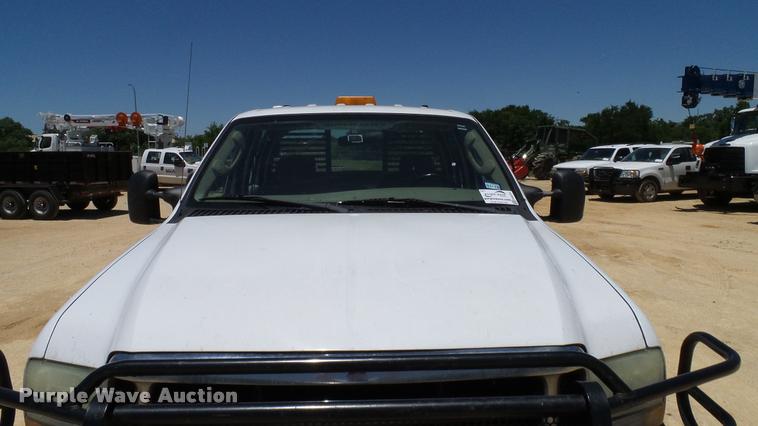 image for item DA6225 2004 Ford F350 Super Duty Crew Cab pickup truck