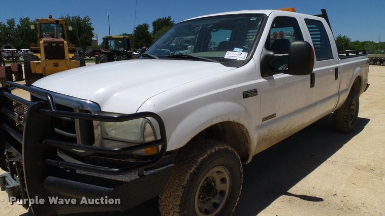 image for item DA6225 2004 Ford F350 Super Duty Crew Cab pickup truck