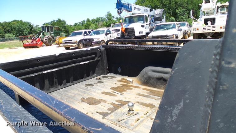 image for item DA6225 2004 Ford F350 Super Duty Crew Cab pickup truck