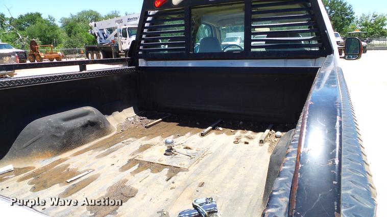 image for item DA6225 2004 Ford F350 Super Duty Crew Cab pickup truck